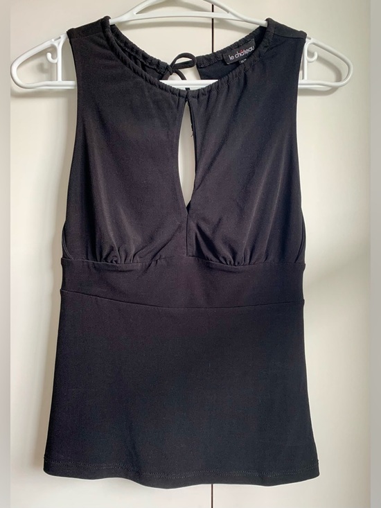 le chateau Tops - le chateau Vintage Black Sleeveless Keyhole Tank Top